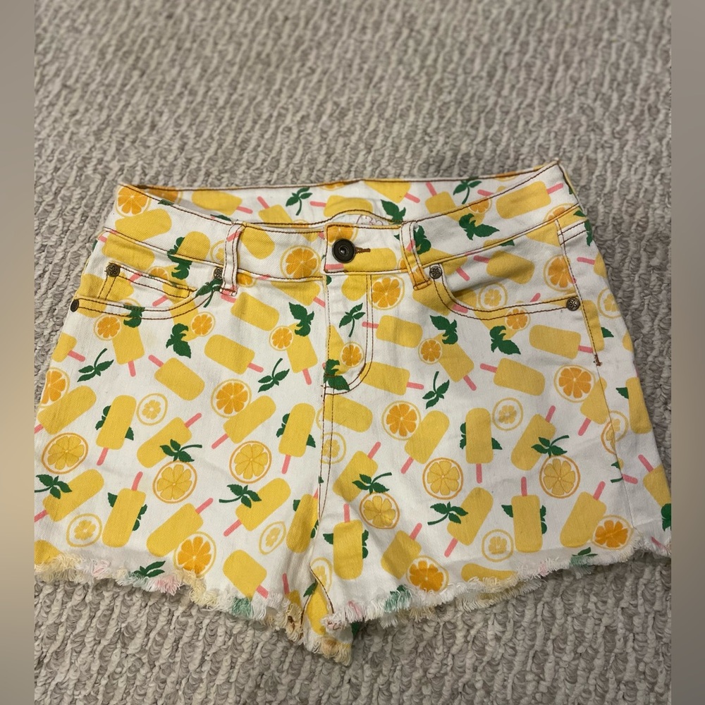Matilda, Jane, lemon, print shorts